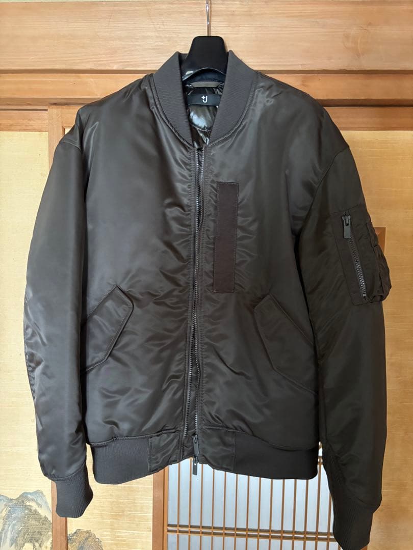 UNIQLO +JハイブリッドダウンMA-1