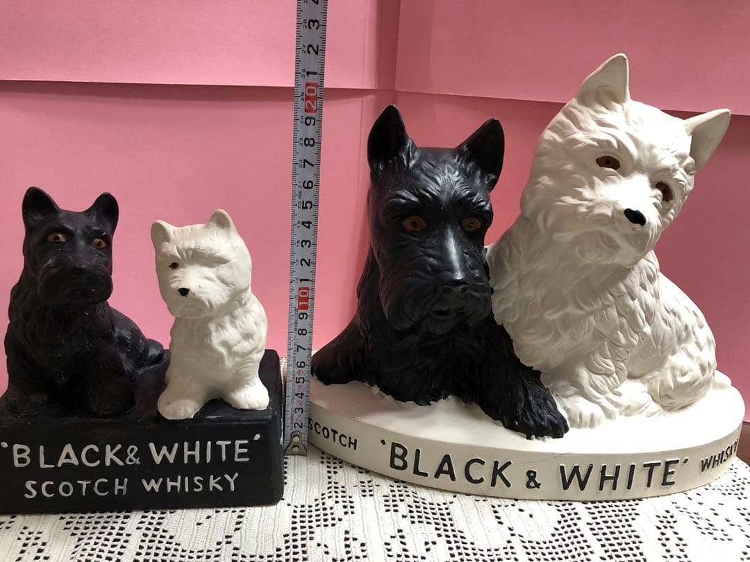 ブラックアンドホワイトスコッチウイスキーのノベルティ、店頭ディスプレイ
