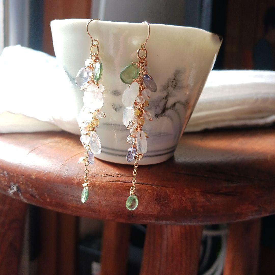 ヴィオレッタ様現品限り春色　白椿色のピアス　14kgf