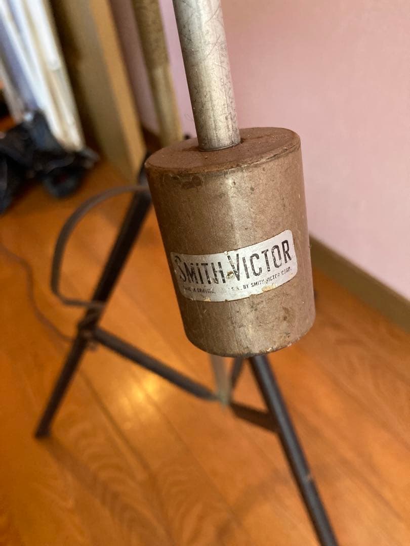 スミスビクタークリーム色 フロアスタンド