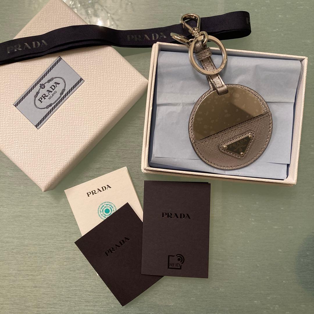 PRADAキーホルダー　ノベルティ