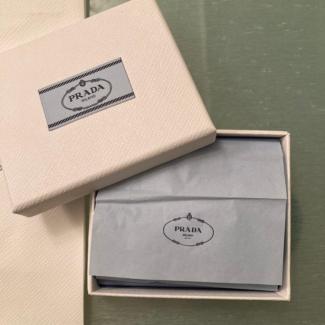 PRADAキーホルダー　ノベルティ