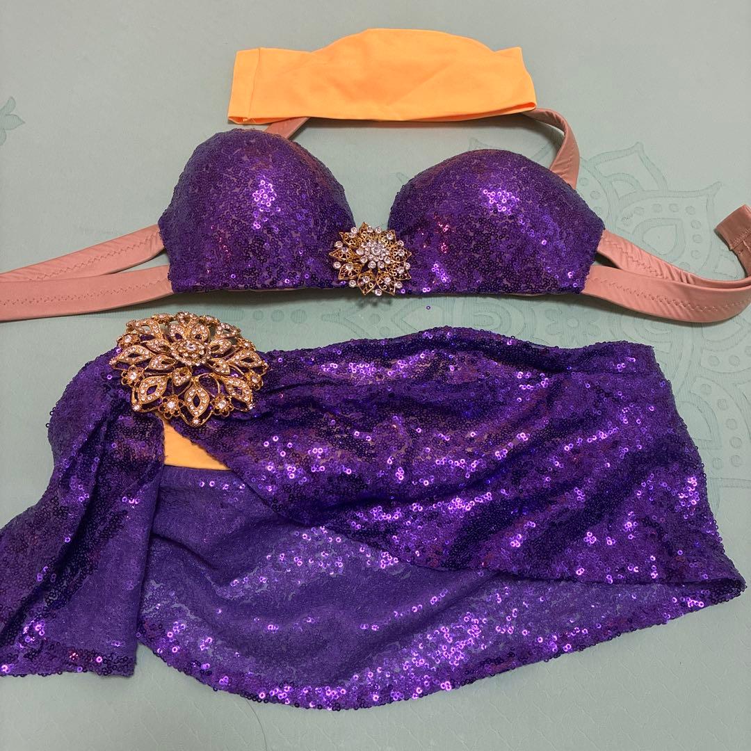 スフェルブティックバラディドレス　ブラベルト、ヘアバンド付き