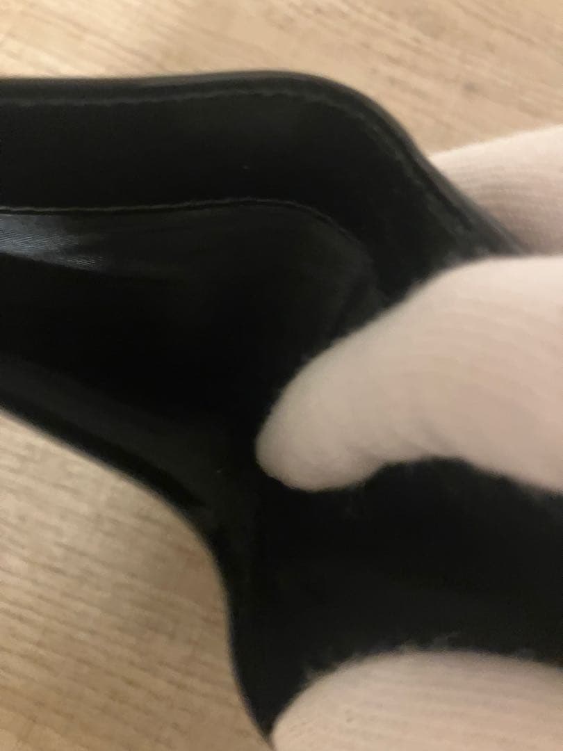 プラダ　パテント　折り財布　がま口