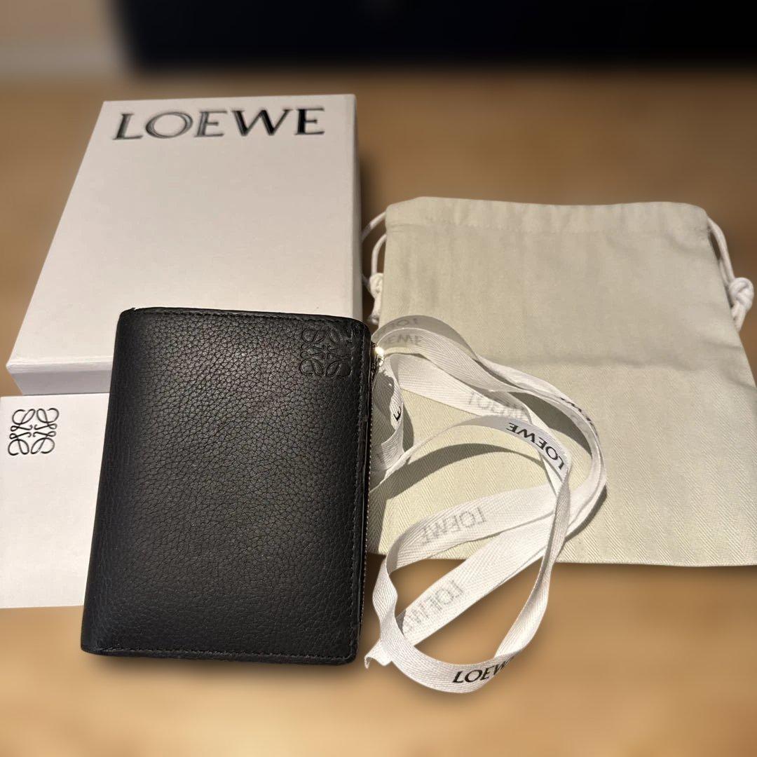 LOEWE ブラック 二つ折り財布