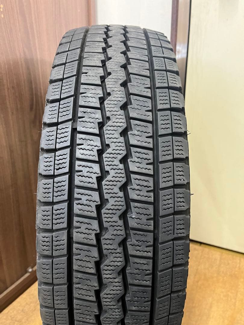 2021年製 ダンロップ 中古冬タイヤ 195/80R15 LT 4本セット