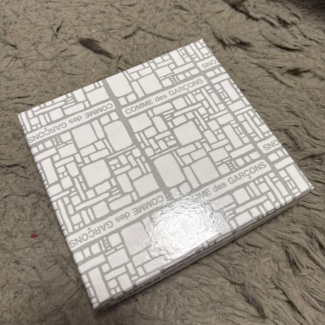 COMME des GARÇONS 二つ折り財布 新品未使用