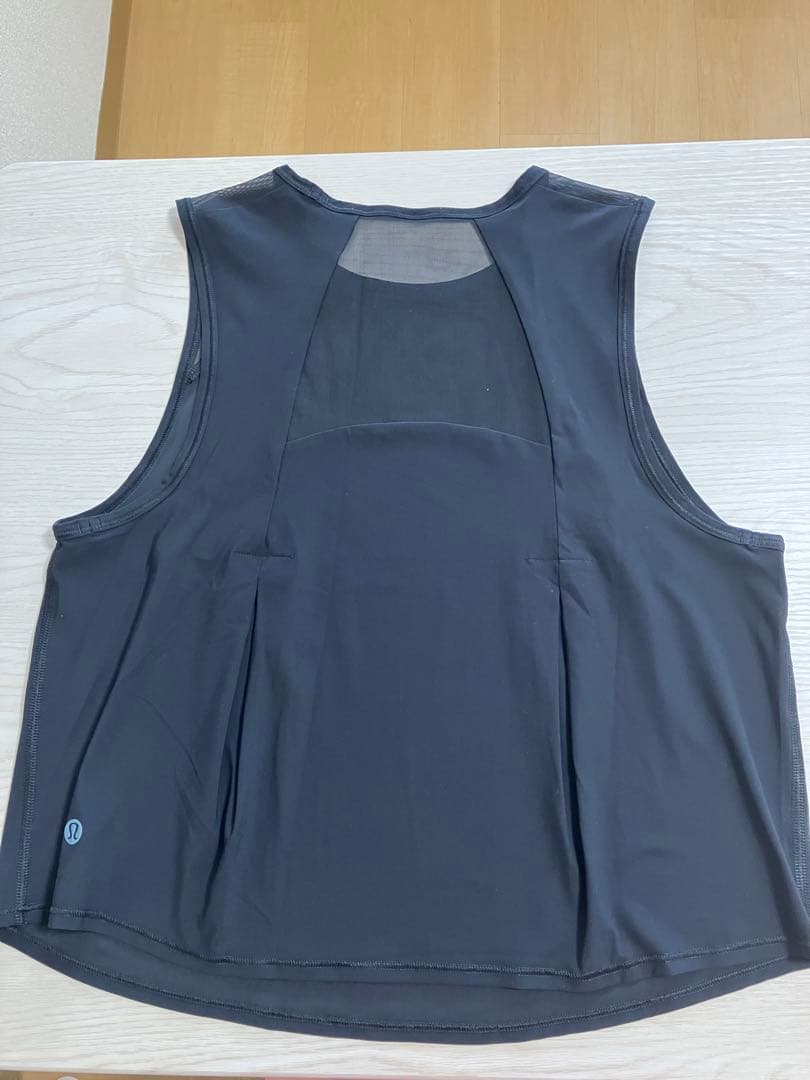 ルルレモン　スカルプクロップ丈タンクトップ　黒　サイズ6