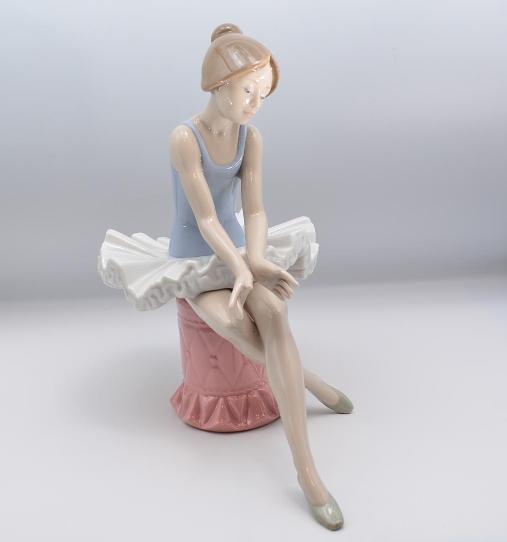 座るバレリーナ　★リヤドロ　スペイン　ポーセリン　光沢仕上げ　絶版　箱付き