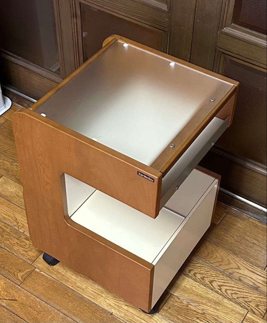 カリモク　マガジンラック　チェスト　小物　モダンデザイン　キャスター付き