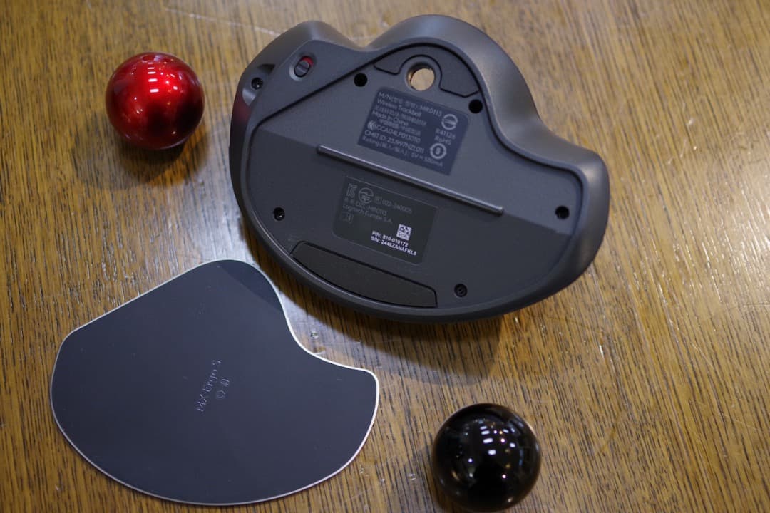 logicool MX ERGO S（黒玉+赤玉）