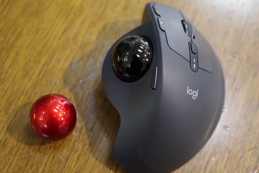 logicool MX ERGO S（黒玉+赤玉）