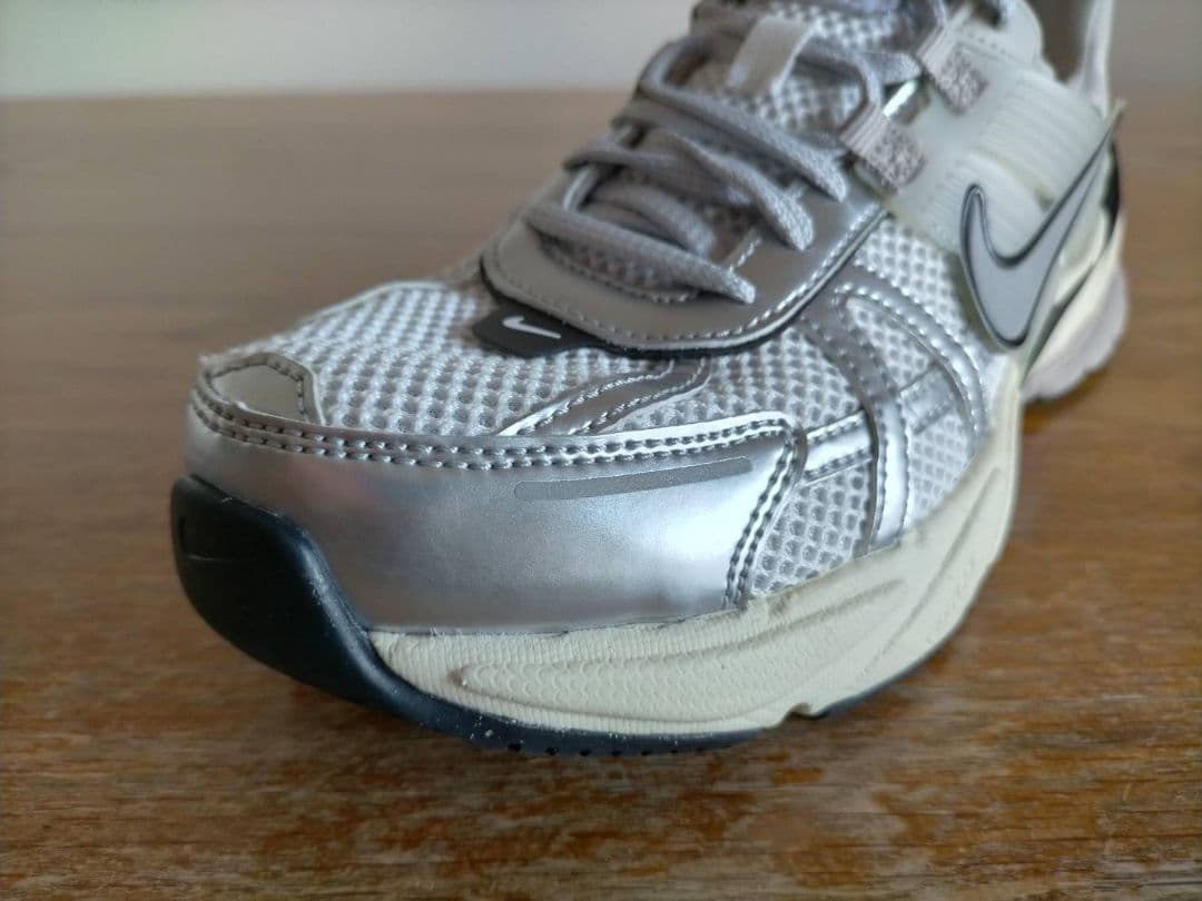 ナイキ　NIKE　V2K RUN　ホワイト×シルバー　24.0cm