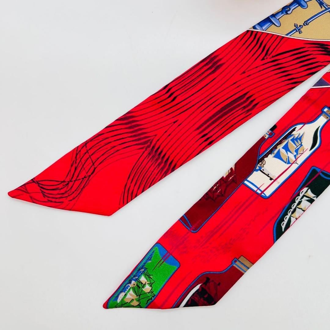 エルメス ツイリー　カレーシュ　ハチとボトル スカーフ レッド系 シルク