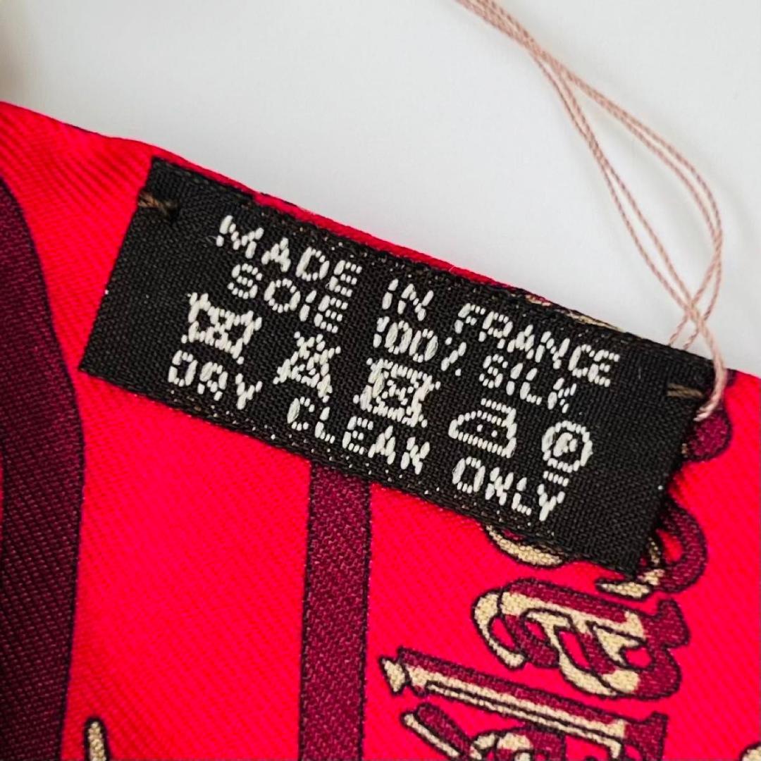 エルメス ツイリー　カレーシュ　ハチとボトル スカーフ レッド系 シルク