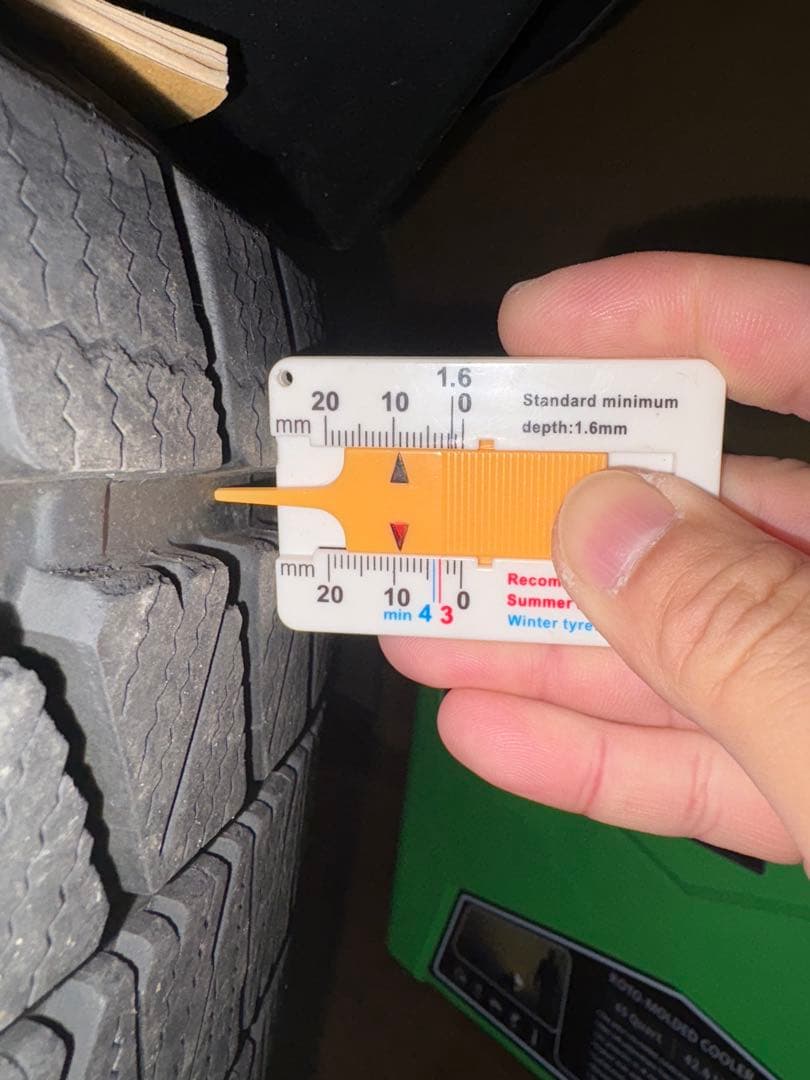 ランドクルーザー スタッドレス　ホイール付き