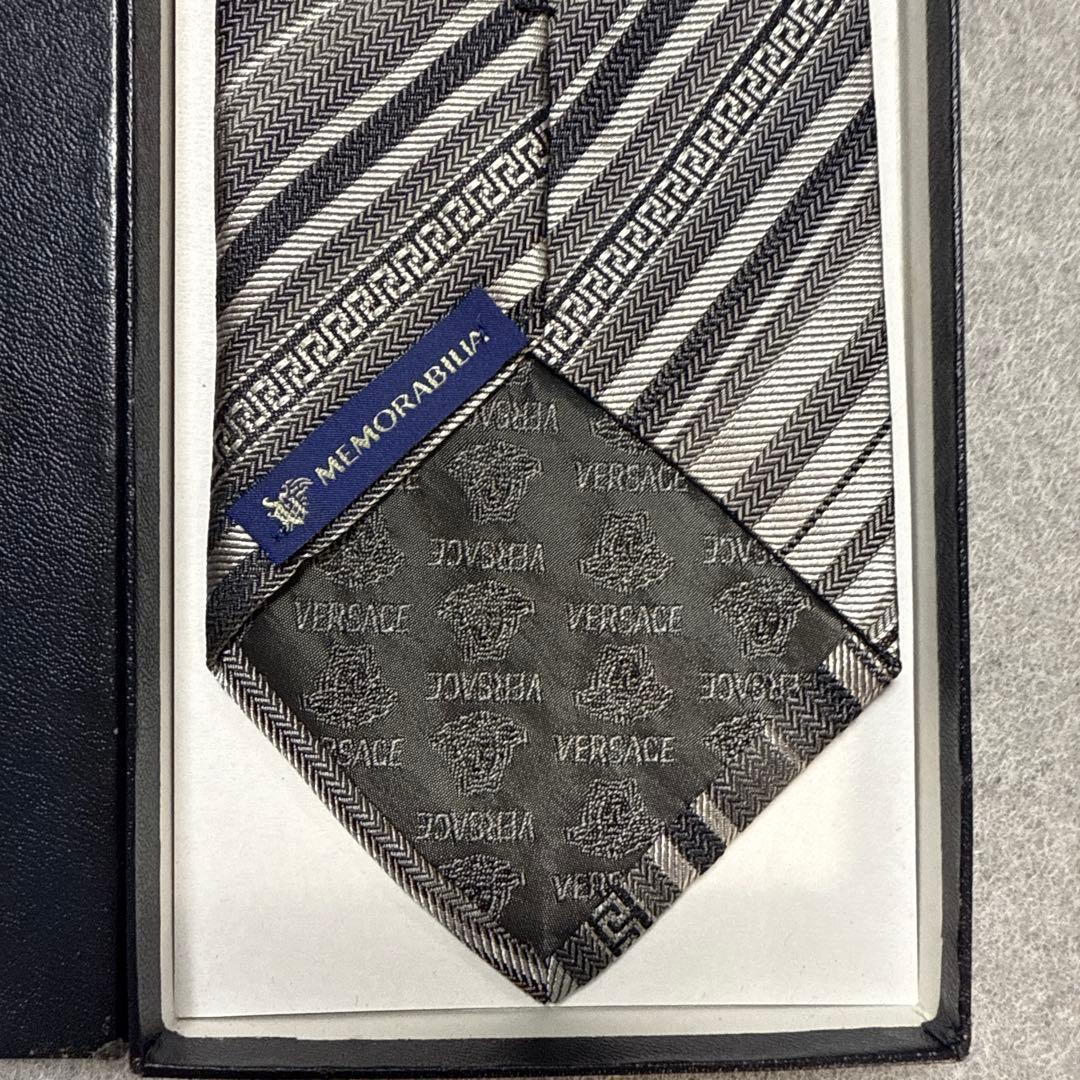 未使用　ヴェルサーチ　ネクタイ　グレー　ストライプ　メデューサ　グレカジャガード