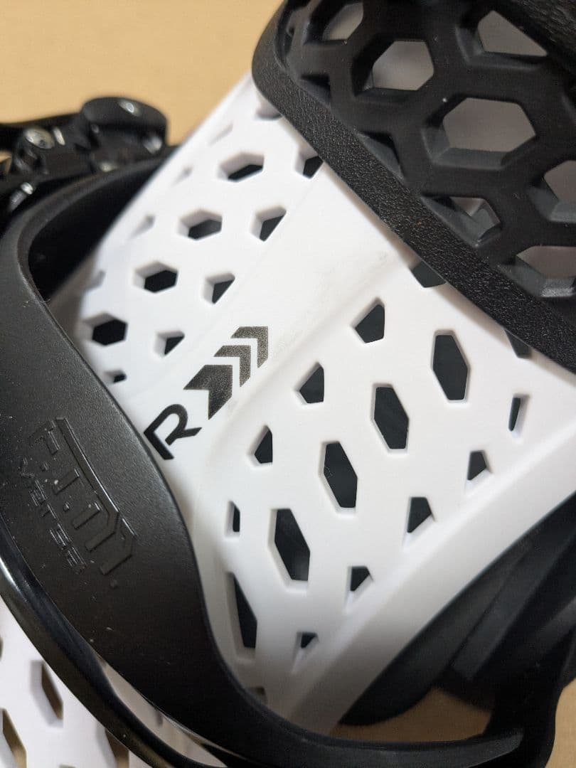 スノーボードビンディング ホワイト/ブラック