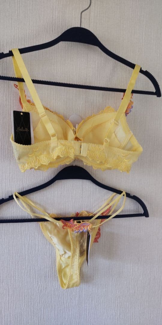 ワコール サルート 、イエロー ブラジャーショーツセット D70 M