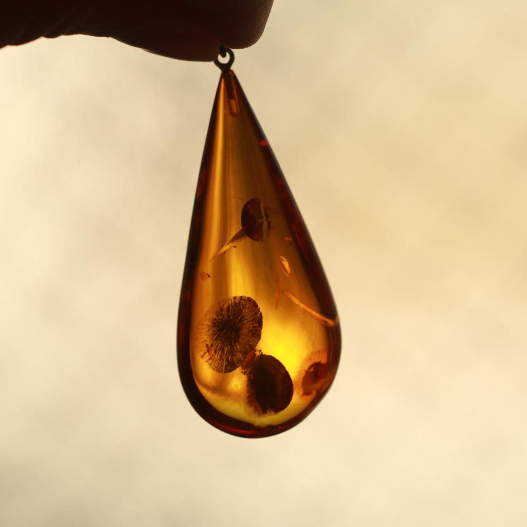 天然琥珀 ティア型ペンダントトップ