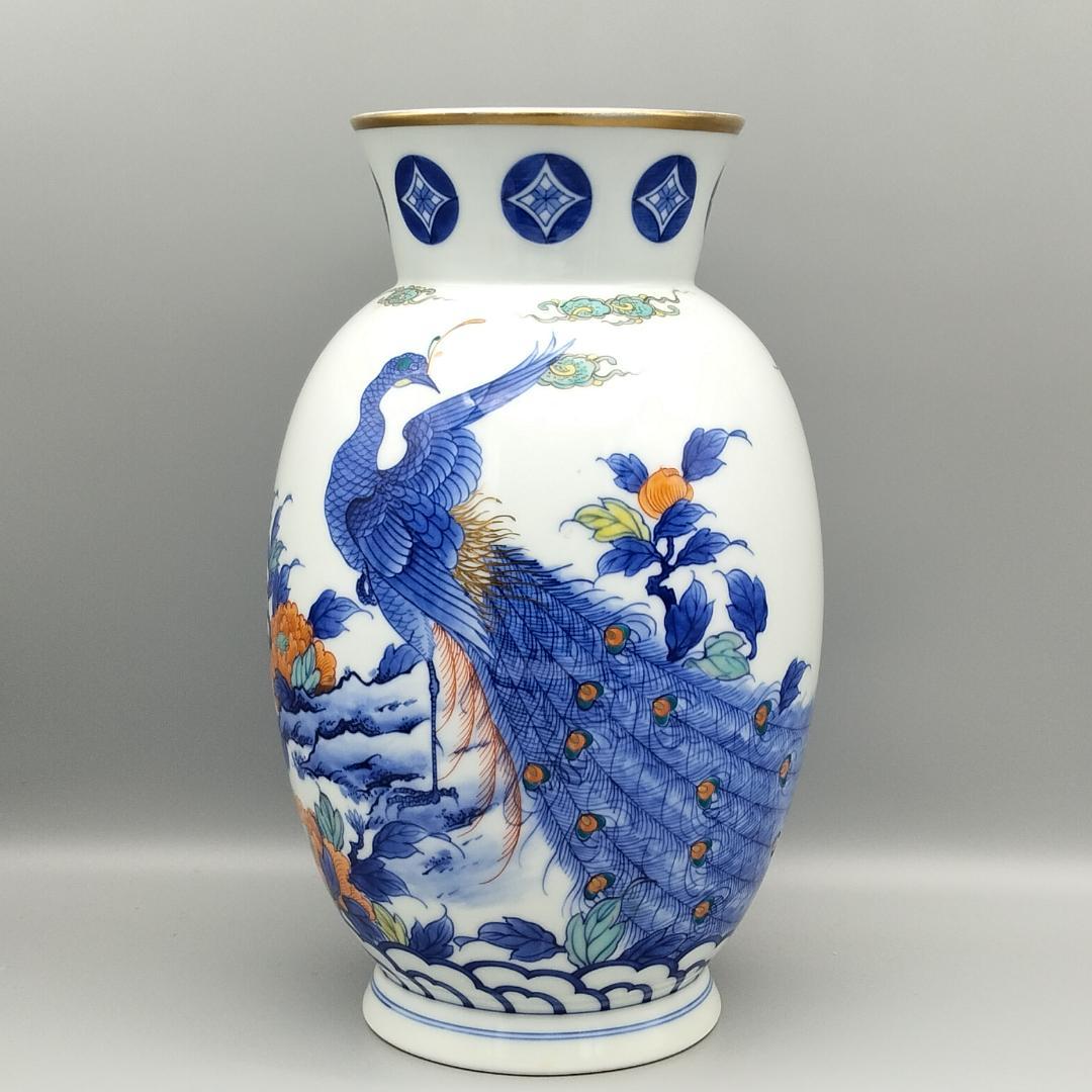 色鍋島焼 市川光山作 霊芝雲 椿花 孔雀文 飾壺 花瓶