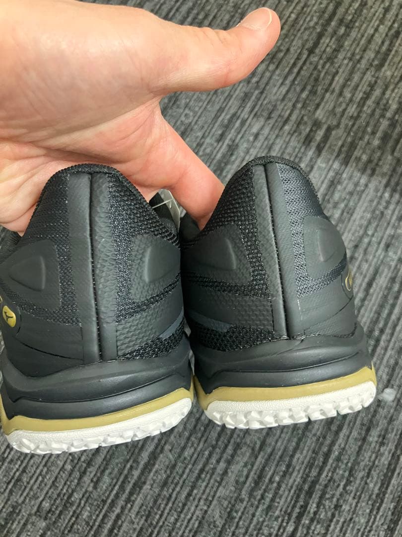 Mizuno WAVE EXCEED LIGHT 2 ブラック/ゴールド ワイド