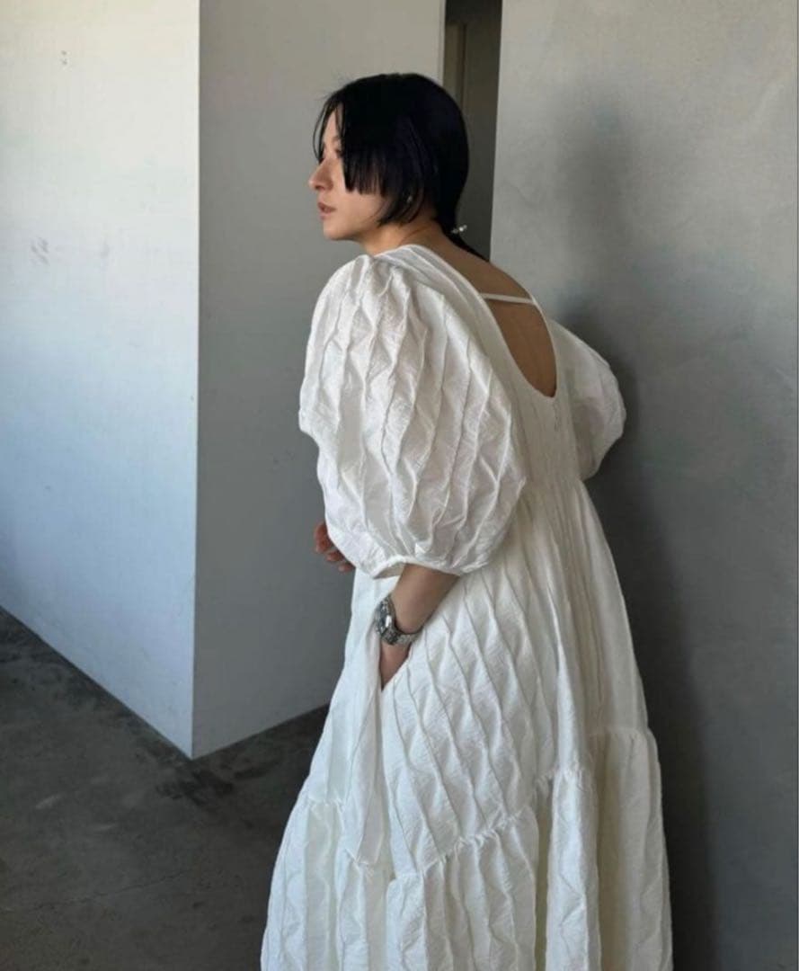 ホワイト バックオープン ロングドレス