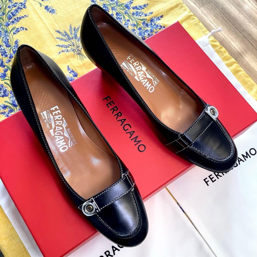 極美品! フェラガモ シルバーガンチーニ 極上カーフ ホワイトステッチ 23㎝