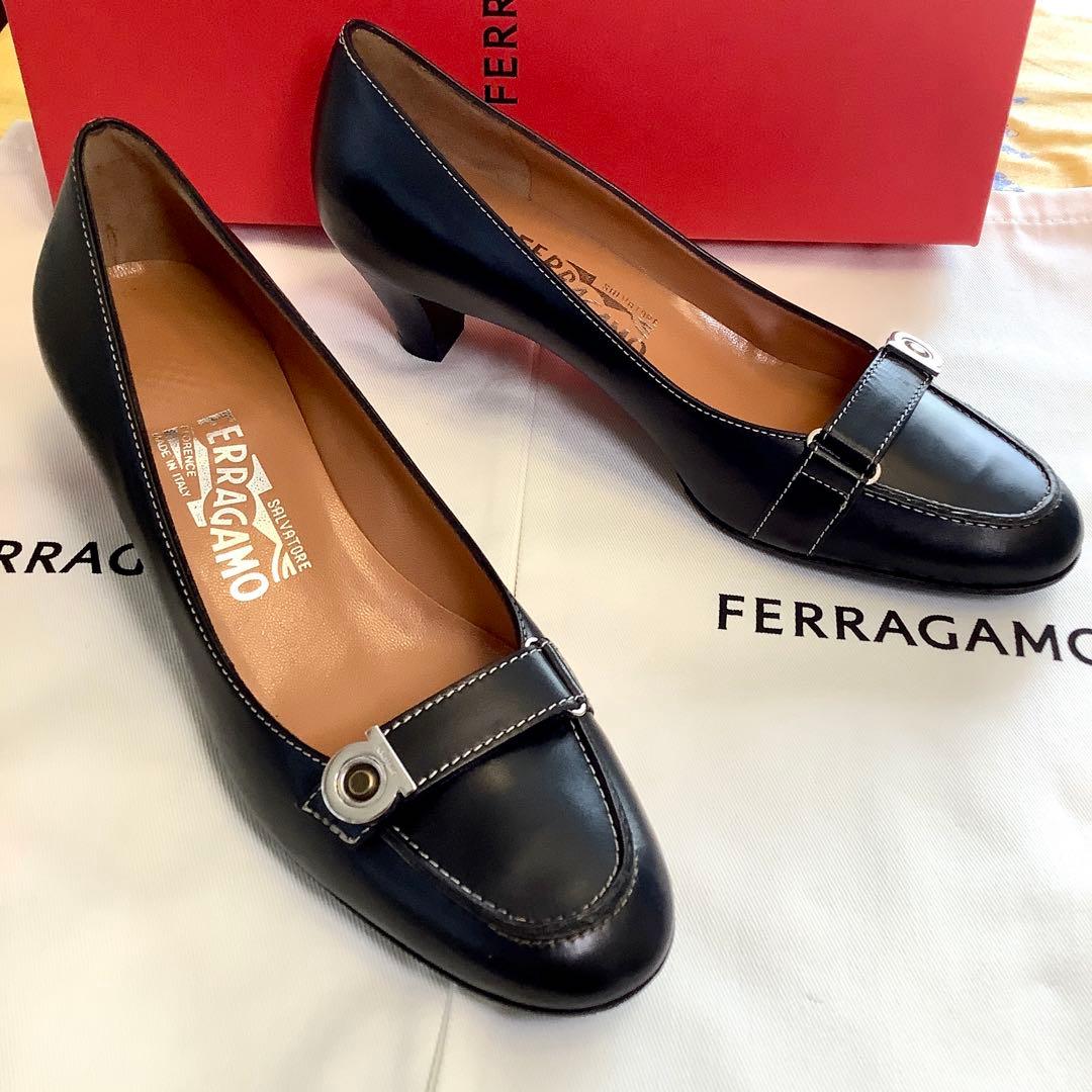 極美品! フェラガモ シルバーガンチーニ 極上カーフ ホワイトステッチ 23㎝