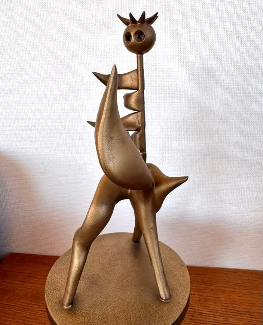 岡本太郎「未来を拓く」置時計 リズム時計工業 8ZG322AZ オブジェ