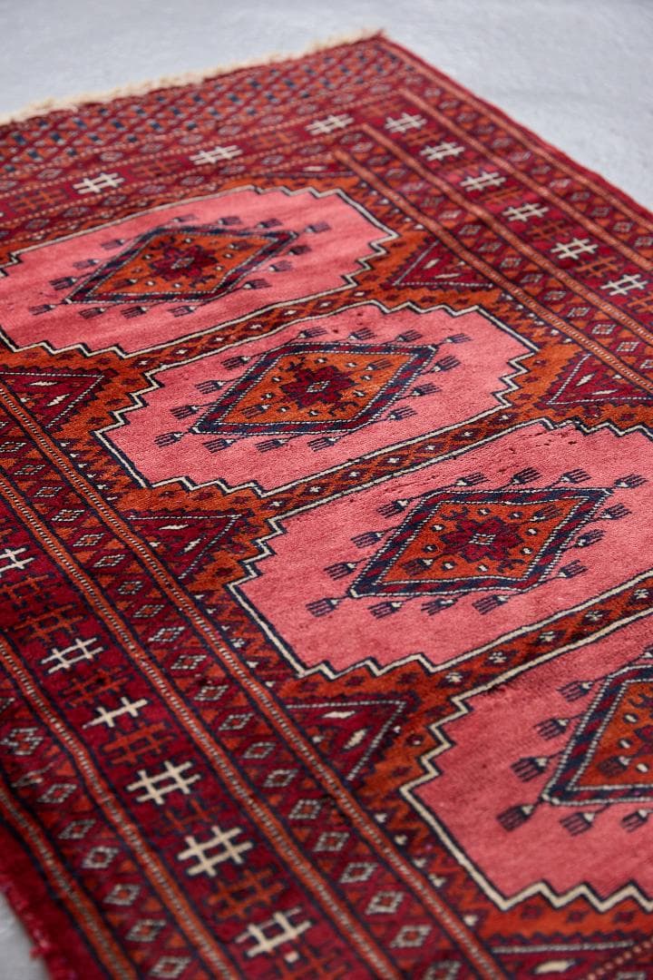 ヴィンテージラグ　トライバルラグ　ラホール産（94×61cm）赤　ピンク　黒