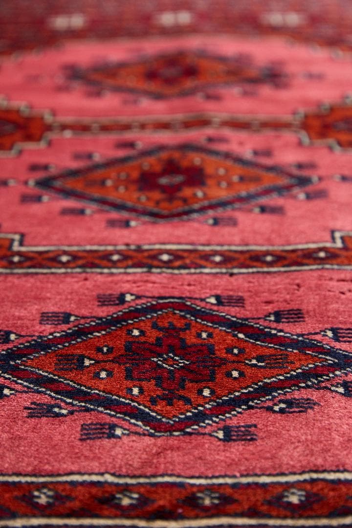 ヴィンテージラグ　トライバルラグ　ラホール産（94×61cm）赤　ピンク　黒