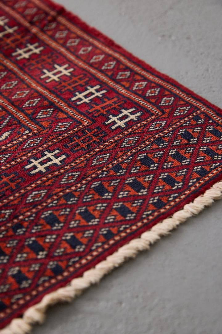 ヴィンテージラグ　トライバルラグ　ラホール産（94×61cm）赤　ピンク　黒