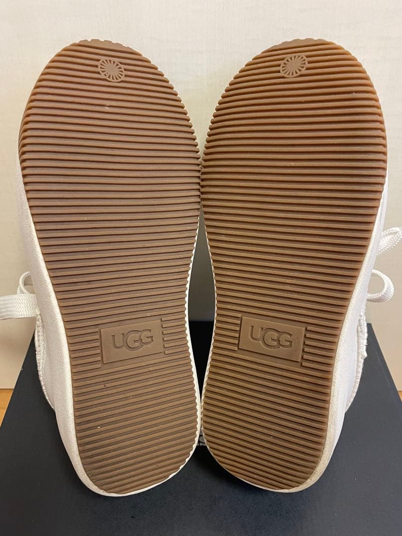 UGG スニーカー　EZ-Duzzit