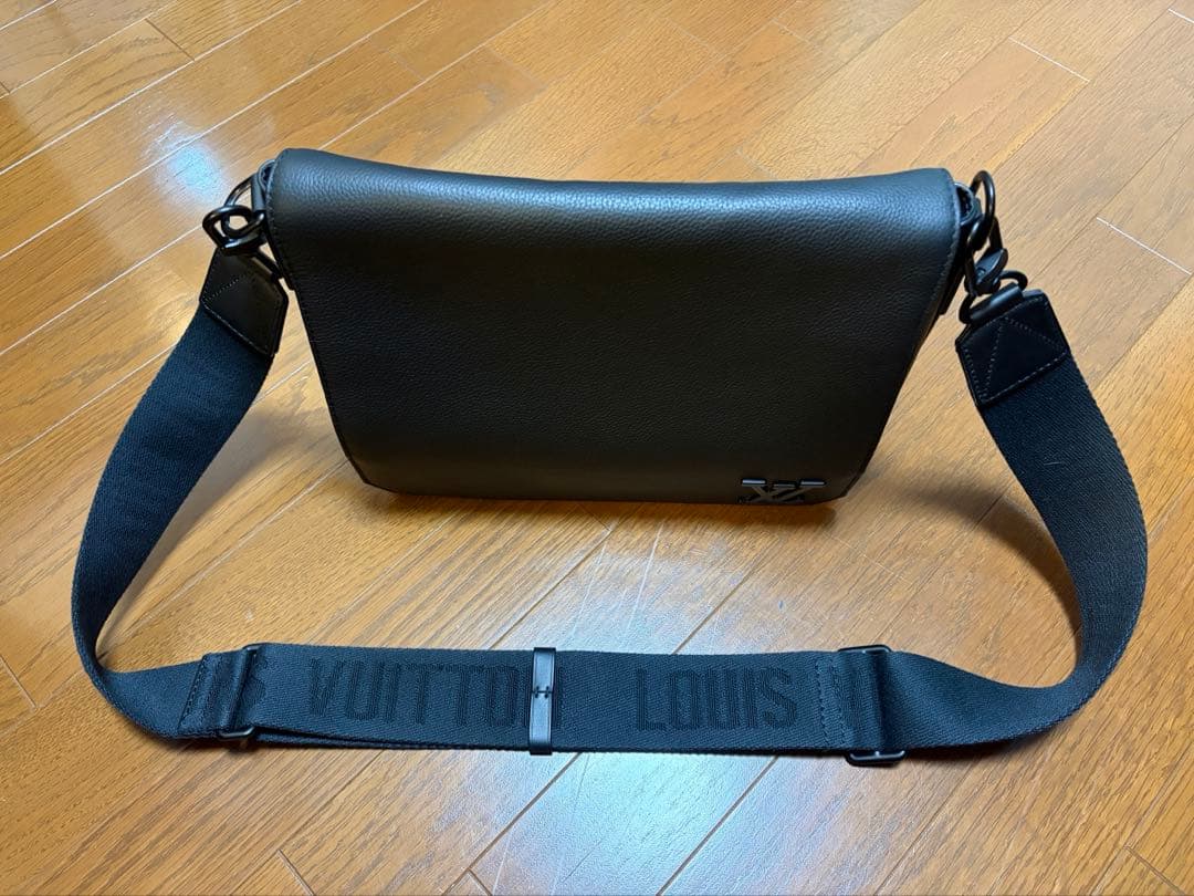 Louis Vuitton テイクオフメッセンジャーバッグ