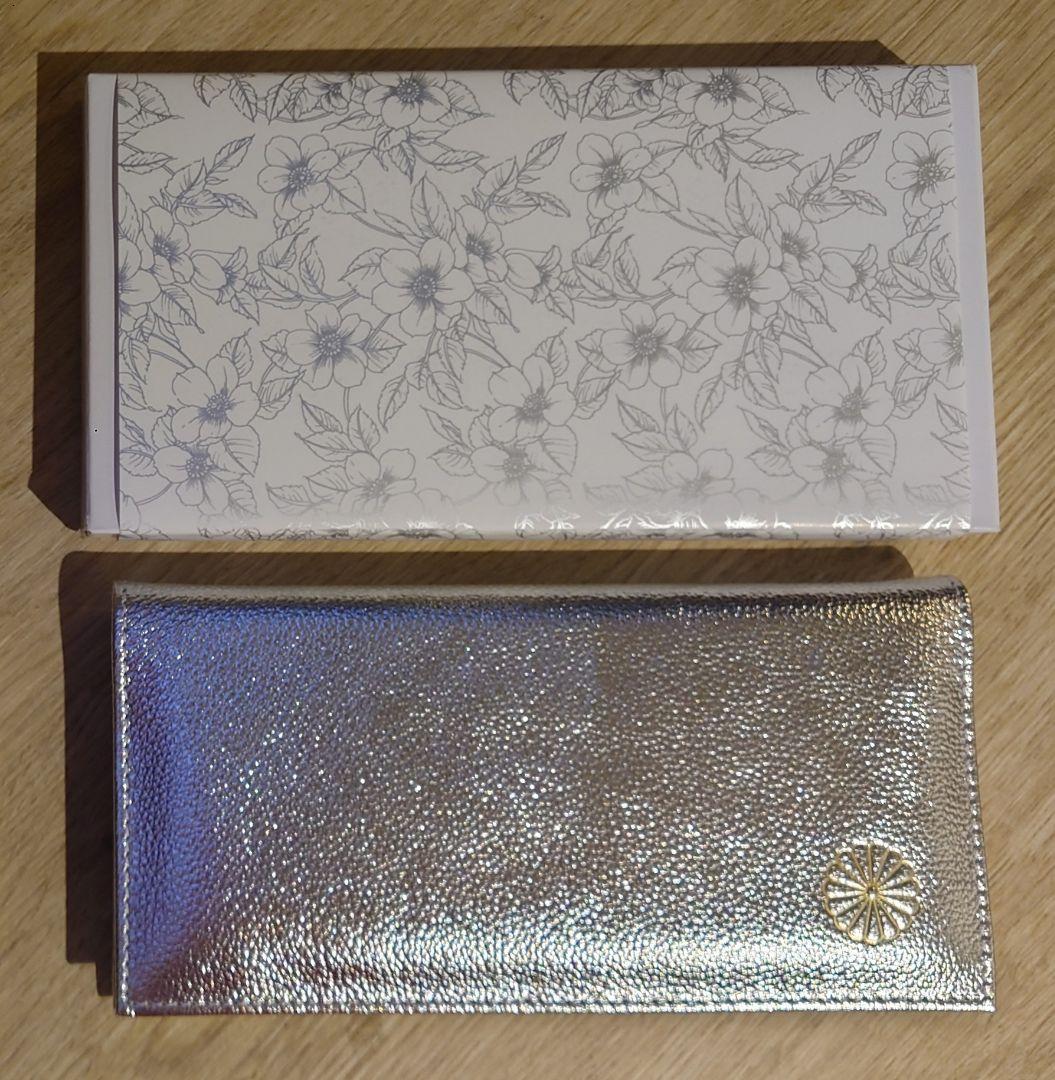 ヴ*B様 【新品未使用】皇居 限定 本革 長財布【シルバー】箱入り 東京