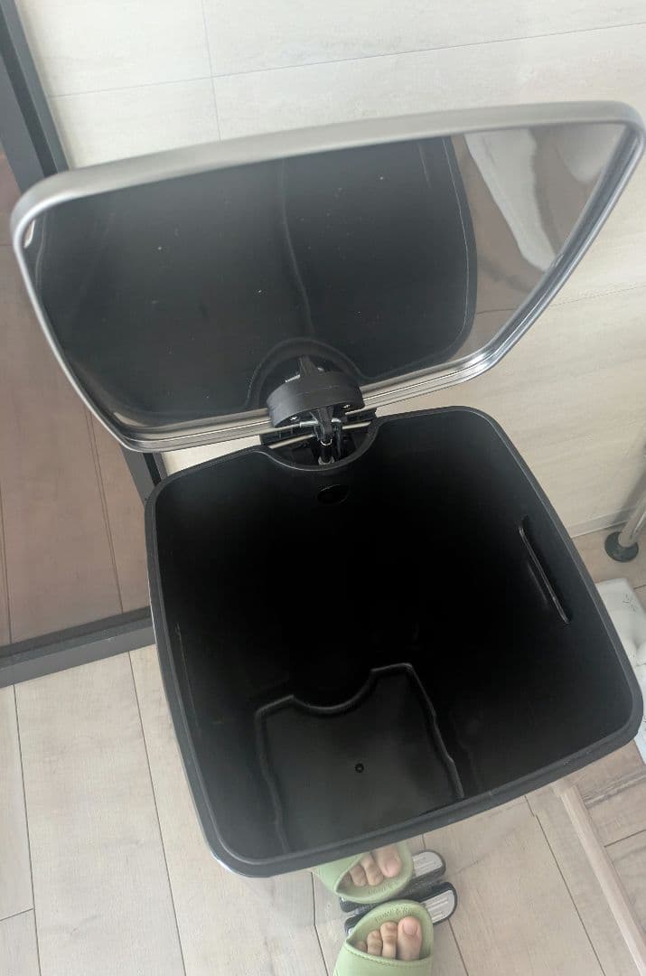 美品*蓋付きキッチンゴミ箱、30L 足踏み式