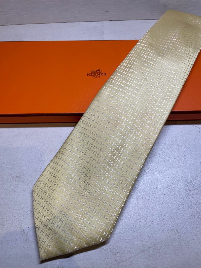 【新品未使用】HERMES イエロー H総柄ネクタイ　シルク100%　成人式向け