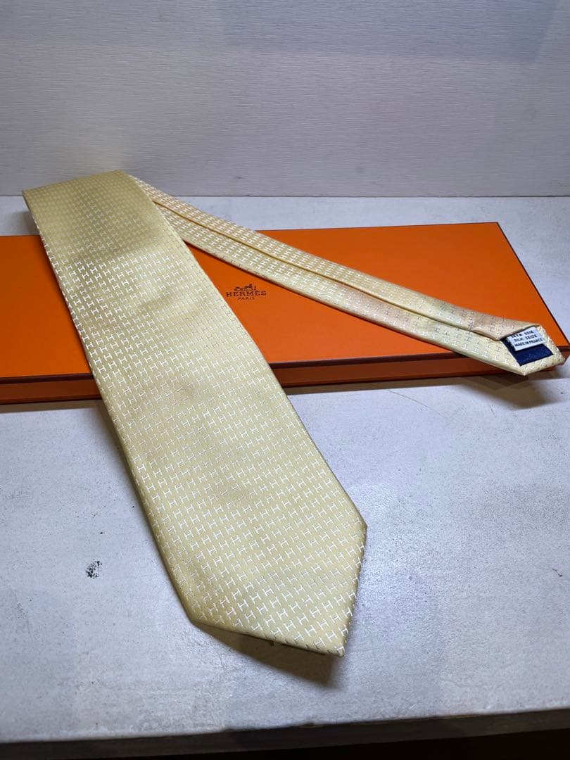 【新品未使用】HERMES イエロー H総柄ネクタイ　シルク100%　成人式向け