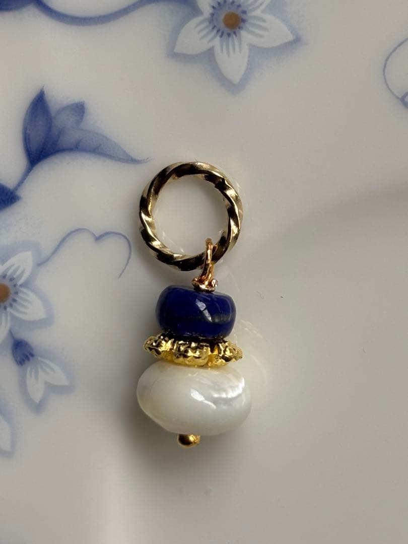 ラピスラズリとシェルのネックレスチャーム♡ ハンドメイド