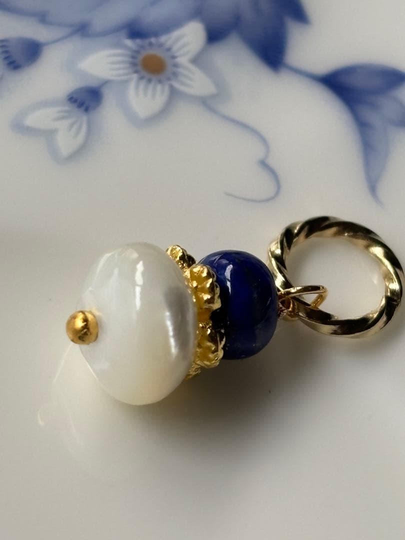 ラピスラズリとシェルのネックレスチャーム♡ ハンドメイド