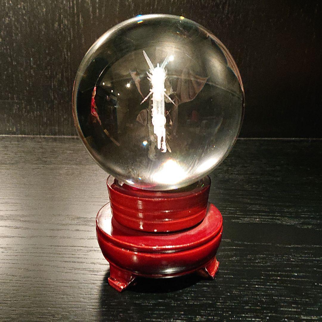 龍内包水晶の球体(木製回転台座付き)