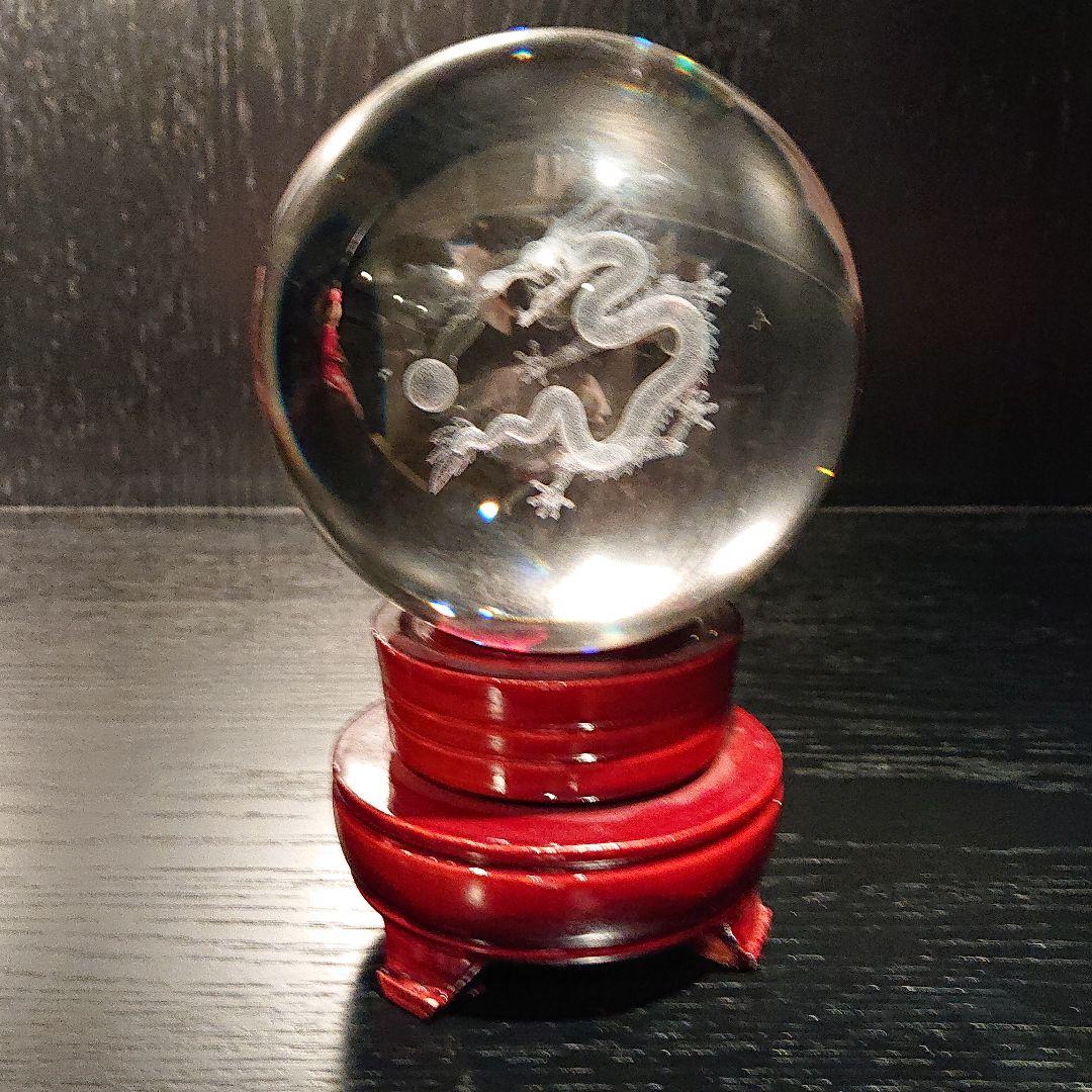 龍内包水晶の球体(木製回転台座付き)