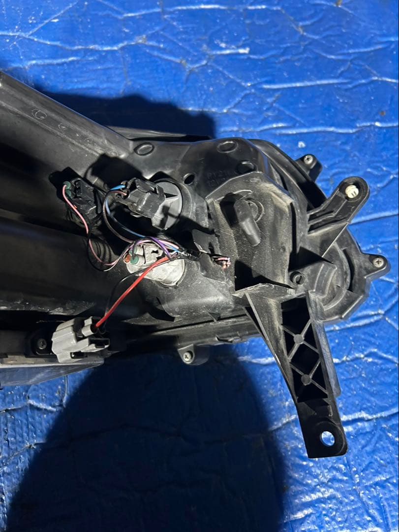 日産　デイズ　B21W ヘッドライトHID 助手席側