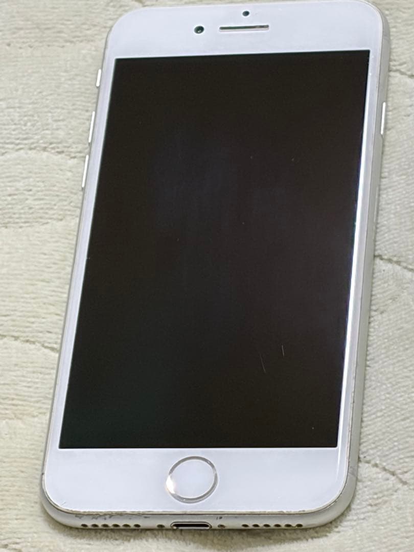 Apple iPhone 8 64GB シルバー 本体のみ