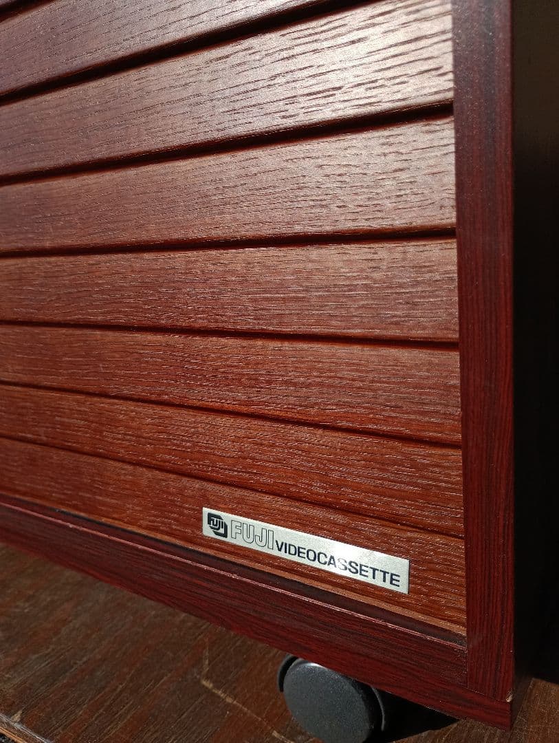 非売品　ヴィンテージ　収納ラック　棚　FUJI VHS ビデオテープ　１００本