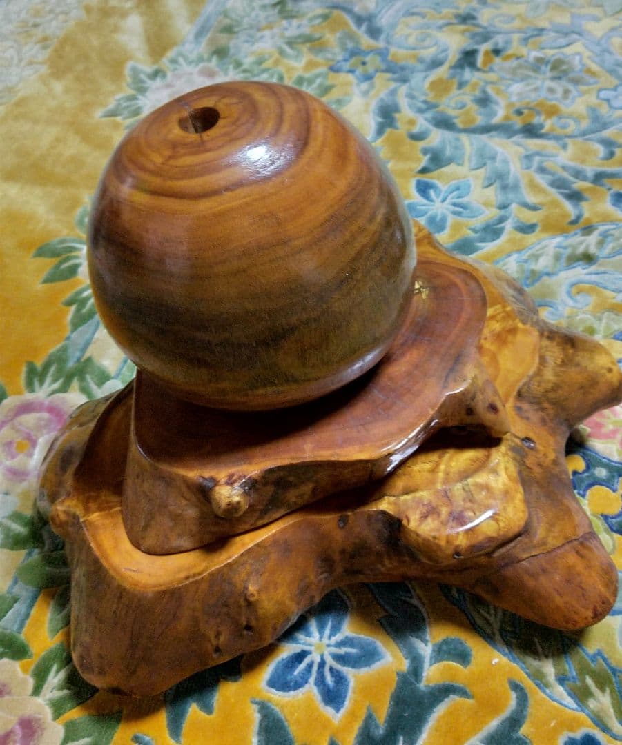 【木目が美しい木工芸品】木製飾り玉(木球)、台座　花台　置物台　中古品