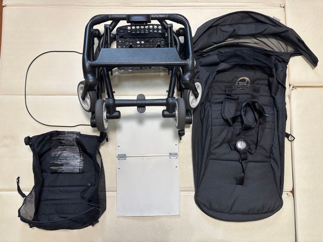 サイベックス イージーS 　 EEZY S cybex 　ベビーカーブラック