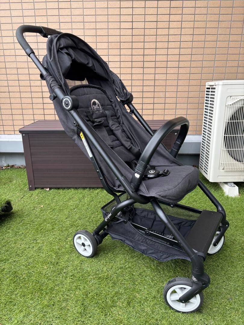 サイベックス イージーS 　 EEZY S cybex 　ベビーカーブラック