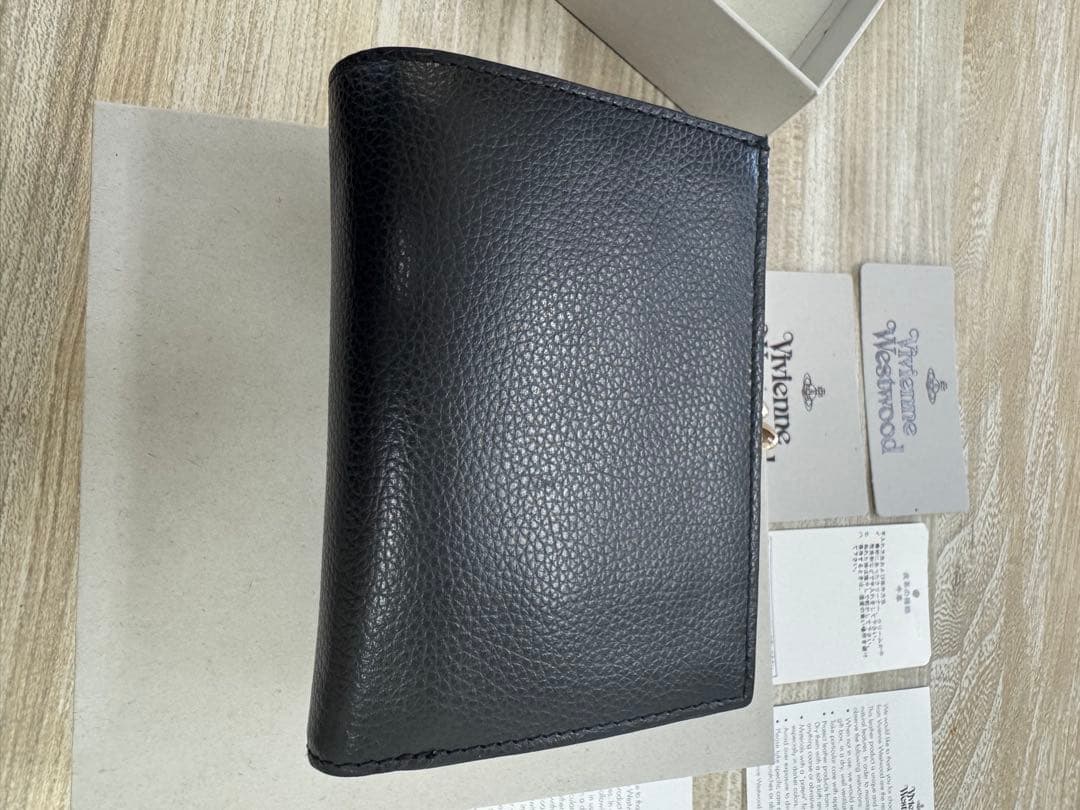 【新品】ヴィヴィアン・ウエストウッド　三つ折り財布 黒